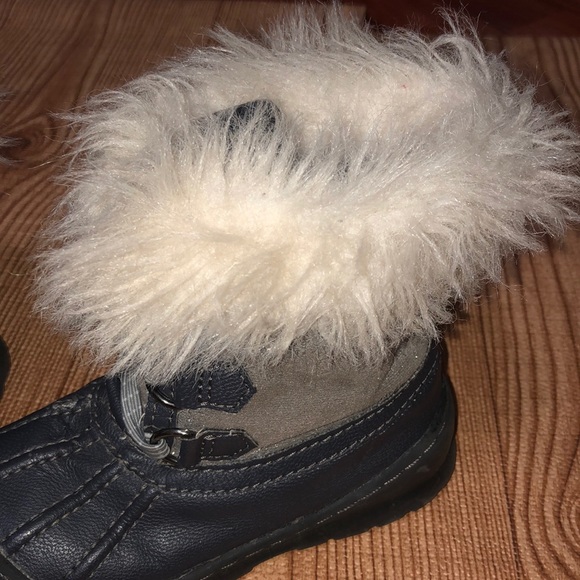 Old Navy Cute furry Snow ❄️ boots size 9 - Picture 4 of 4